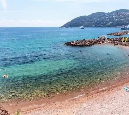 2 Bedroom Near Mandelieu-la-Napoule