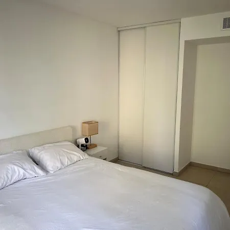2 Bedroom Near Apartment Mandelieu-la-Napoule