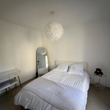 2 Bedroom Near Apartment Mandelieu-la-Napoule